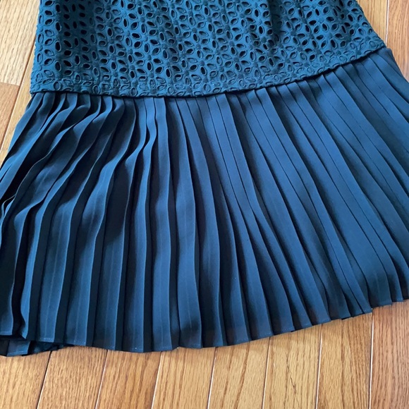 Black daisy eyelet dress - Picture 5 of 7